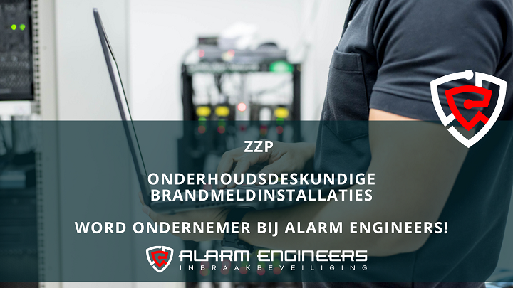 ZZP Onderhoudsdeskundige Brandmeldinstallaties met laptop